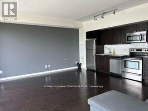 2016 - 105 THE QUEENSWAY , Toronto, Ontario M6S 5B5 2