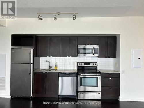 2016 - 105 THE QUEENSWAY , Toronto, Ontario M6S 5B5 3
