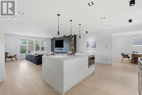 9 Donlea Drive, Hamilton, ON 