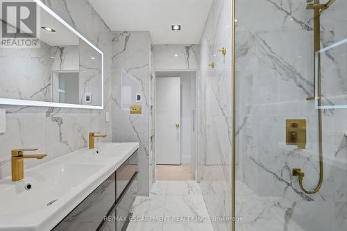 9 Donlea Drive, Hamilton, ON 