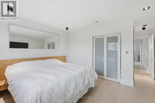 9 Donlea Drive, Hamilton, ON 