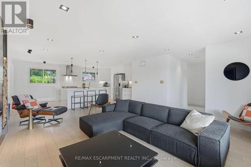 9 Donlea Drive, Hamilton, ON 