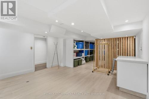 9 Donlea Drive, Hamilton, ON 