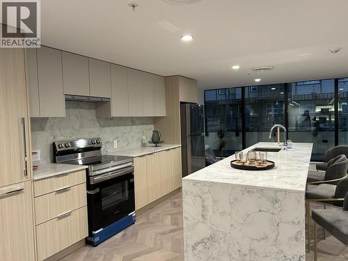 806 10333 133 STREET , Surrey, British Columbia V3T 0V1 2