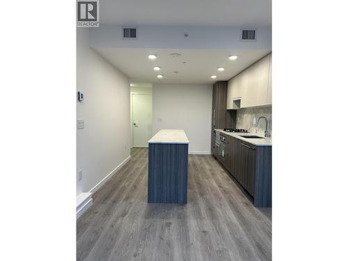 806 10333 133 STREET , Surrey, British Columbia V3T 0V1 4
