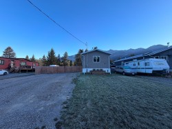 4821 CRESCENTWOOD Drive  Edgewater, BC V0A 1E0
