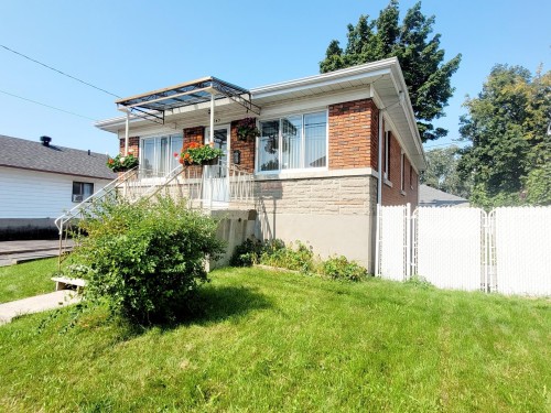 1843 Rue Godin , Longueuil (Saint-Hubert), QC J4T 1T4 2