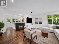4 2123 CLARKE STREET  Port Moody, BC V3H 1Y5