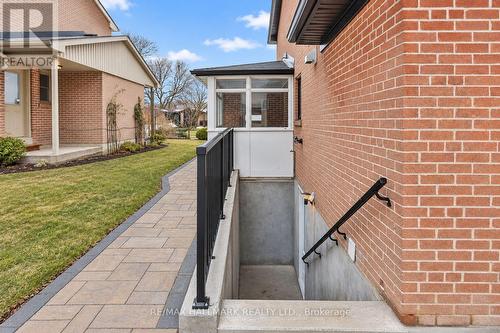 LOWER - 18 ALDENHAM CRESCENT , Toronto, Ontario M3A 1S2 2