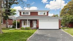 4 ASHSTEAD PLACE  Toronto, ON M2J 3K1
