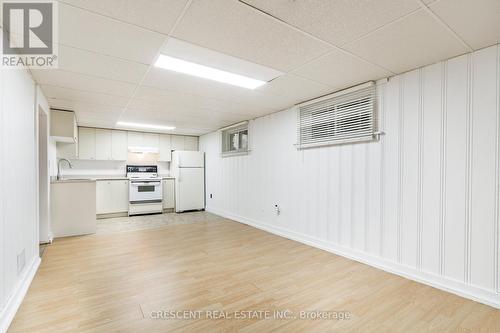 LOWER - 14 CLAYMORE DRIVE , Toronto, Ontario M8Z 2R9 3