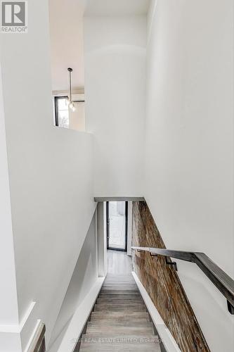 UPPER - 2551 YONGE STREET , Toronto, Ontario M4P 2H9 3
