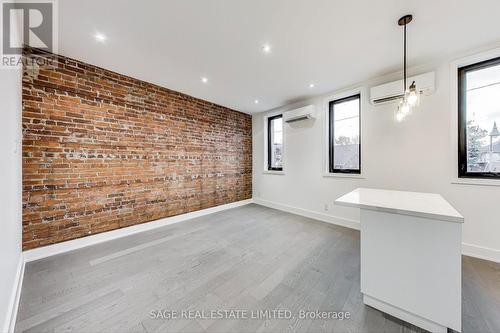 UPPER - 2551 YONGE STREET , Toronto, Ontario M4P 2H9 4