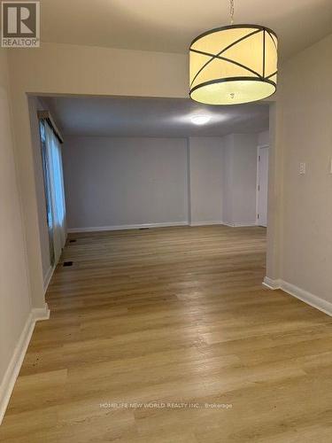 2 YEWFIELD CRESCENT , Toronto, Ontario M3B 2Y5 3