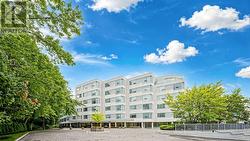5 - 1 WATERGARDEN WAY Toronto, ON M2K 2Z7