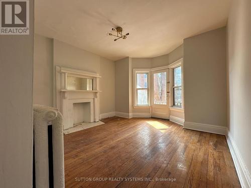 D - 237 DOVERCOURT ROAD , Toronto, Ontario M6J 3C9 2