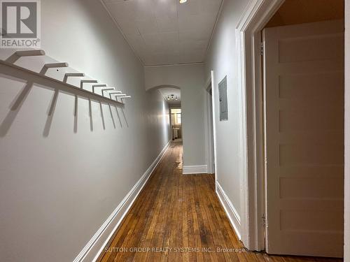 D - 237 DOVERCOURT ROAD , Toronto, Ontario M6J 3C9 5