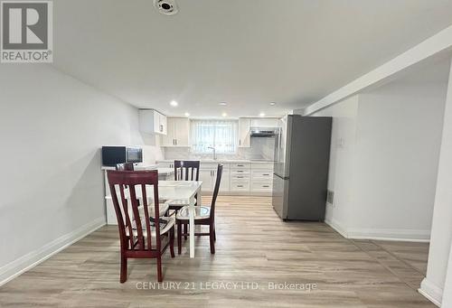 68 SINGLETON ROAD , Toronto, Ontario M1R 1H9 2