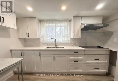 68 SINGLETON ROAD , Toronto, Ontario M1R 1H9 3