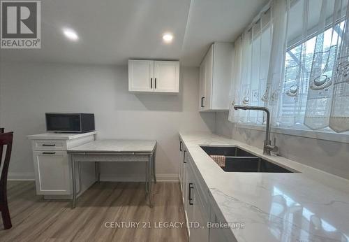 68 SINGLETON ROAD , Toronto, Ontario M1R 1H9 4