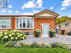 16 AVIS CRESCENT Toronto, ON M4B 1B7
