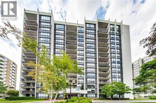 2185 MARINE Drive Unit# 202  Oakville, ON L6L 5L6