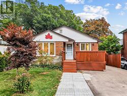 621 BYRON STREET S Whitby, ON L1N 4R6