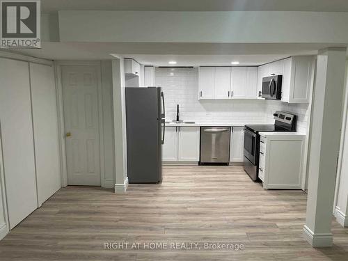 727 DOWN CRESCENT , Oshawa, Ontario L1H 7X9 5