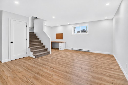 Salon - 70 Rue Massicotte, Champlain, QC 