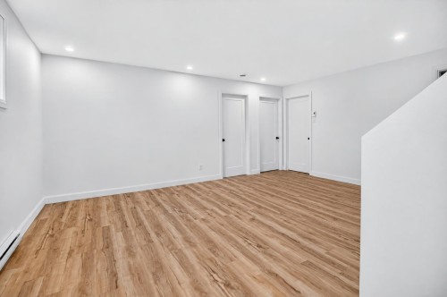 Salon - 70 Rue Massicotte, Champlain, QC 