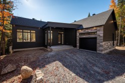 1812 Ch. Domaine sur le Lac  Sainte-Lucie-Des-Laurentides, QC J0T 2J0