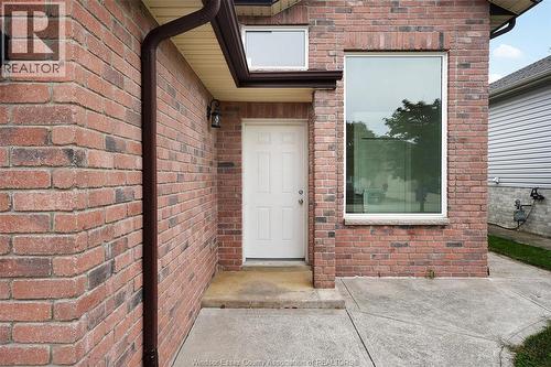 257 Dieppe CRESCENT , Kingsville, Ontario N9Y 4E8 3