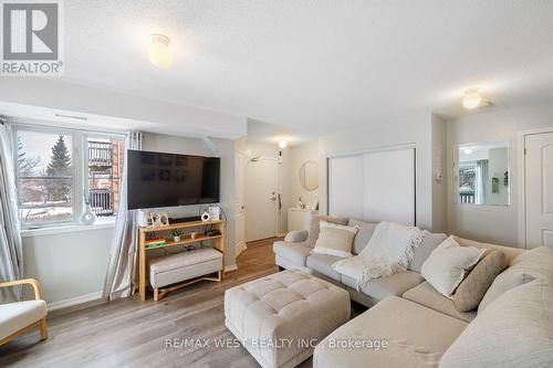 4 - 17 CHELTENHAM ROAD , Barrie, Ontario L4M 0E7 3