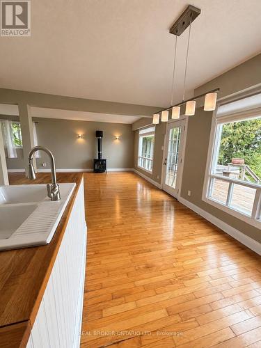 208 KEMPVIEW LANE , Barrie, Ontario L4N 3W9 3