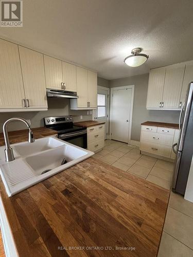 208 KEMPVIEW LANE , Barrie, Ontario L4N 3W9 5