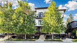 9 - 6 BICKNELL AVENUE Toronto, ON M6M 0B4