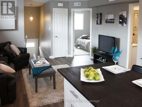 6 - 687 CANTERBURY STREET , Woodstock (Woodstock - North), Ontario N4S 4L3 4