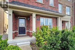 221 HARDING PARK STREET Newmarket, ON L3Y 0E3