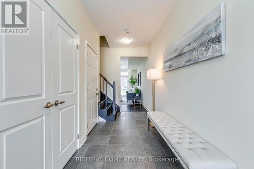 272 SQUIRE CRESCENT , Oakville, Ontario L6H 0L8 2