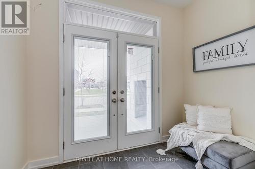 272 SQUIRE CRESCENT , Oakville, Ontario L6H 0L8 3