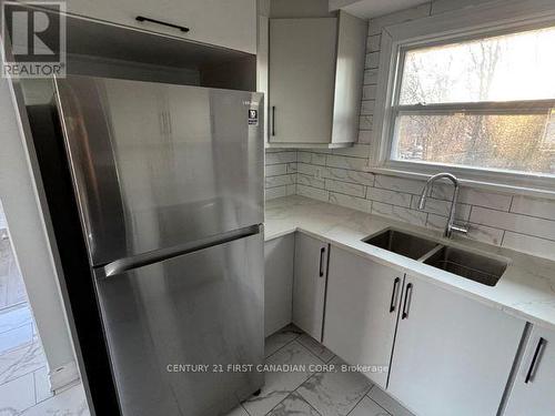 UPPER LEVEL - 31 THORNCREST CRESCENT , London South (South D), Ontario N6J 1K4 4