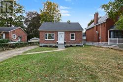 223 MARGARET AVENUE  Kitchener, ON N2H 4J1