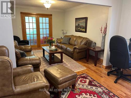 MAIN FLOOR - 15 LYNNHAVEN ROAD , Toronto, Ontario M6A 2K7 3