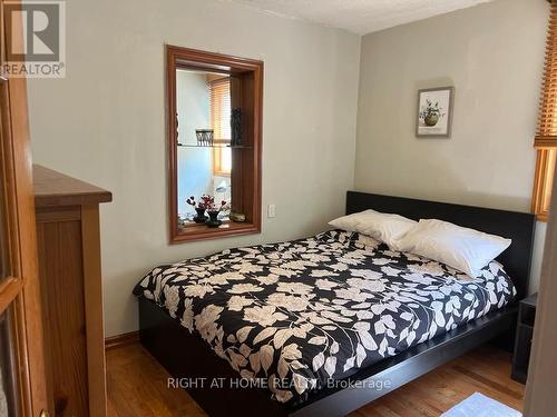 MAIN FLOOR - 15 LYNNHAVEN ROAD , Toronto, Ontario M6A 2K7 5