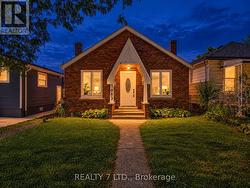 1083 CAMPBELL AVENUE  Windsor, ON N9B 2J4