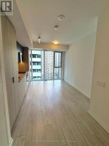 2802 - 400 KING STREET W , Toronto, Ontario M5V 0X8 3
