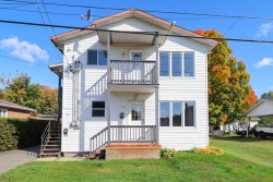220  - 222 Boul. de l'Aéroparc  Lachute, QC J8H 3V5