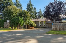 1861 Carlyle Cres Campbell River, BC V9W 1L2