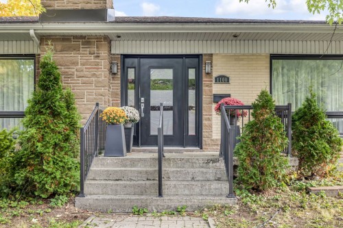 1100 Av Maguire — photo 3