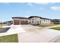 2 PEBBLE BEACH Court Leamington, ON N8H 0G1